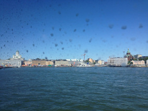 Helsinki, pela janela do barco
